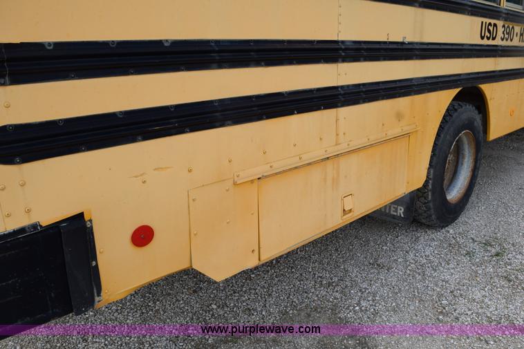 image for item H5070 1996 Ford B800 school bus