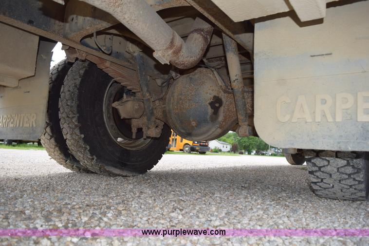 image for item H5070 1996 Ford B800 school bus