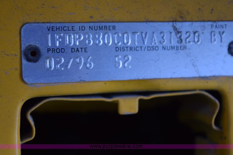 image for item H5070 1996 Ford B800 school bus