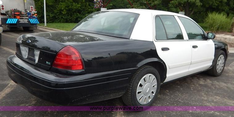 image for item J3863 2009 Ford Crown Victoria Police Interceptor