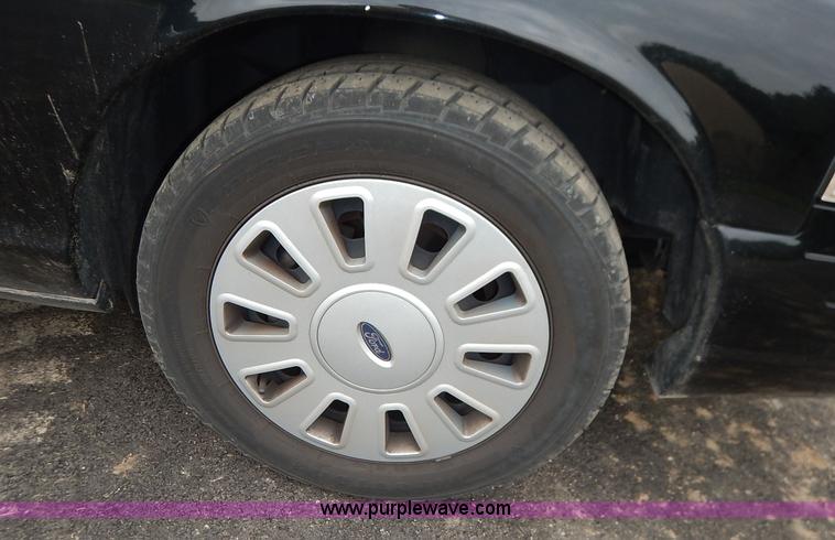 image for item J3863 2009 Ford Crown Victoria Police Interceptor