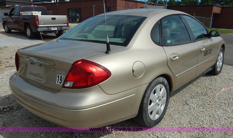 image for item J3871 2001 Ford Taurus LX