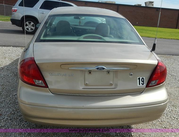 image for item J3871 2001 Ford Taurus LX