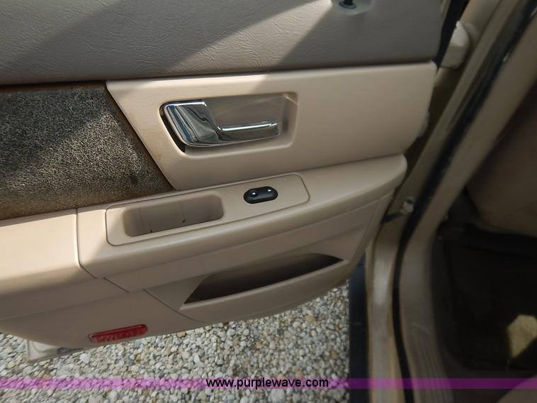 image for item J3871 2001 Ford Taurus LX