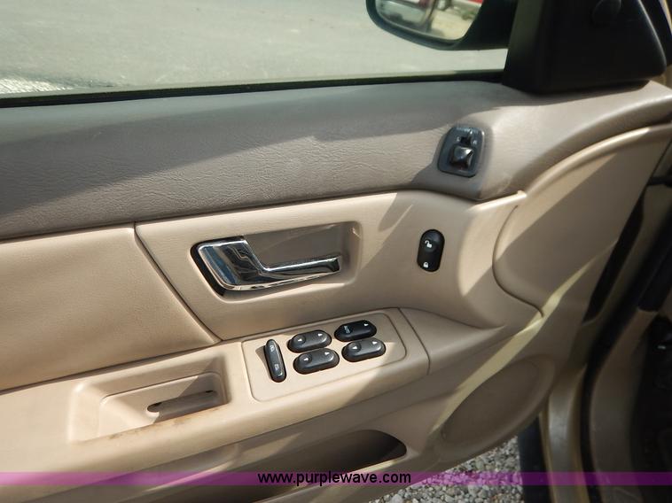 image for item J3871 2001 Ford Taurus LX