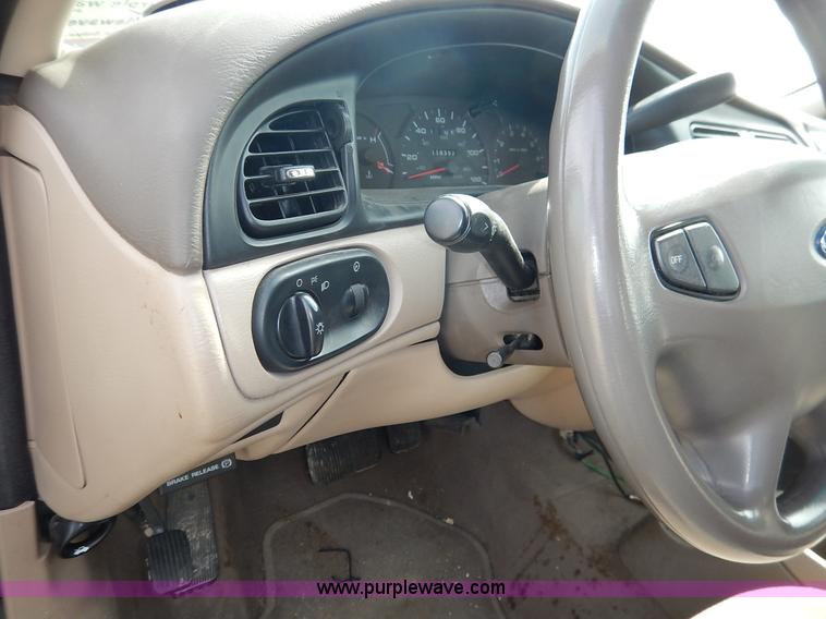 image for item J3871 2001 Ford Taurus LX