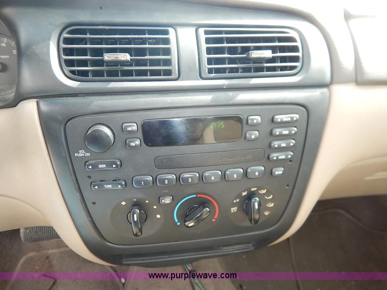 image for item J3871 2001 Ford Taurus LX