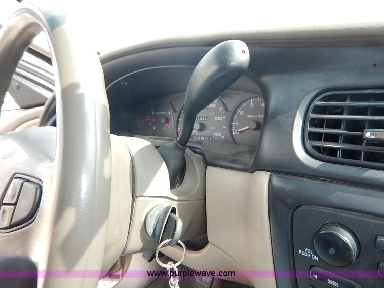 image for item J3871 2001 Ford Taurus LX