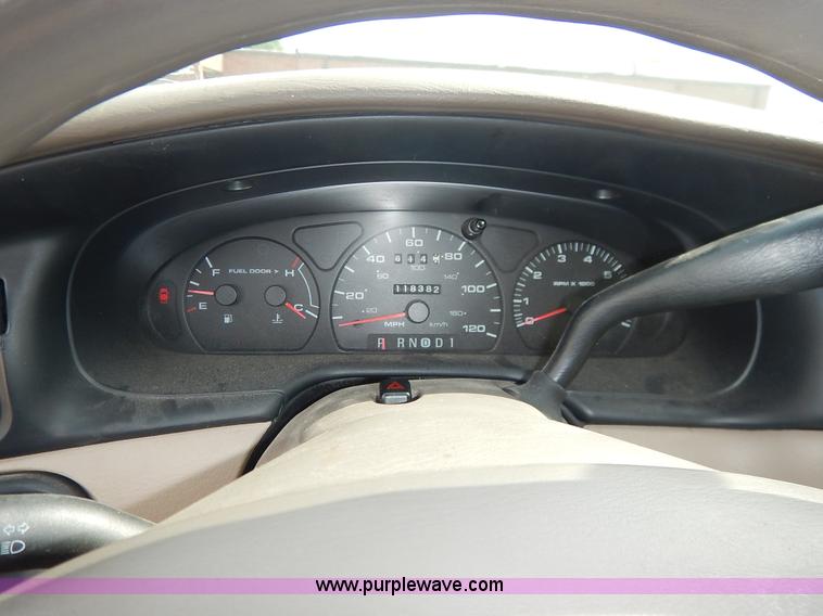 image for item J3871 2001 Ford Taurus LX