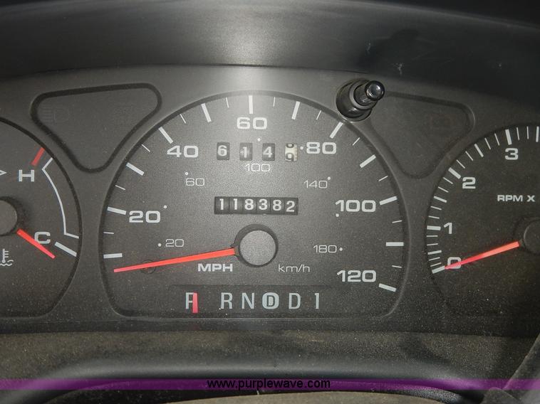 image for item J3871 2001 Ford Taurus LX