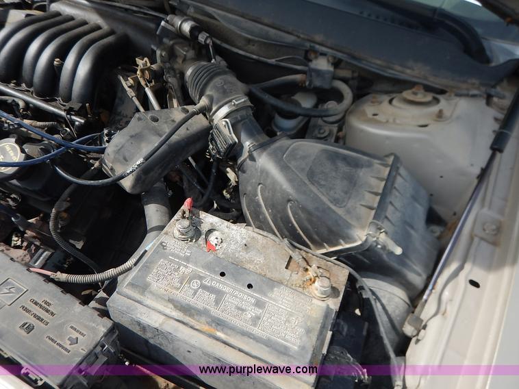 image for item J3871 2001 Ford Taurus LX