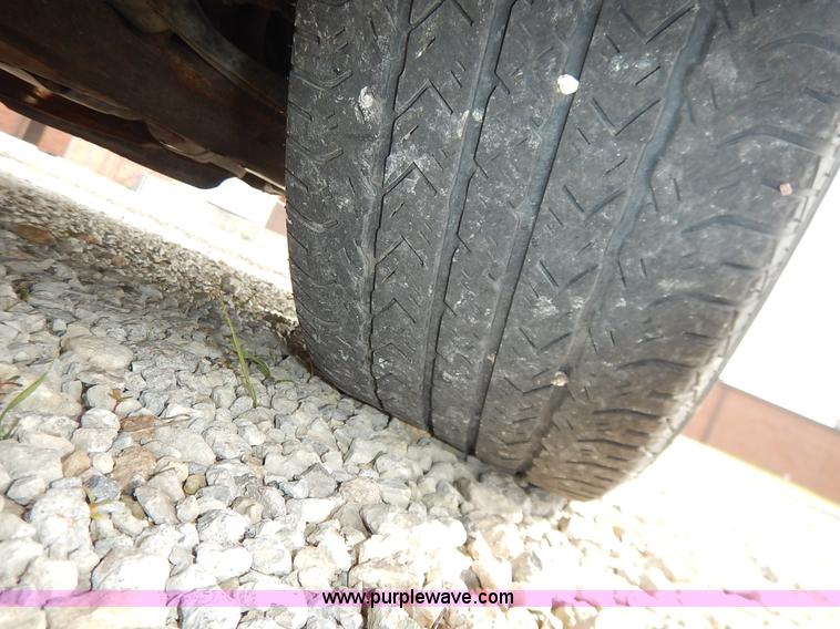 image for item J3871 2001 Ford Taurus LX