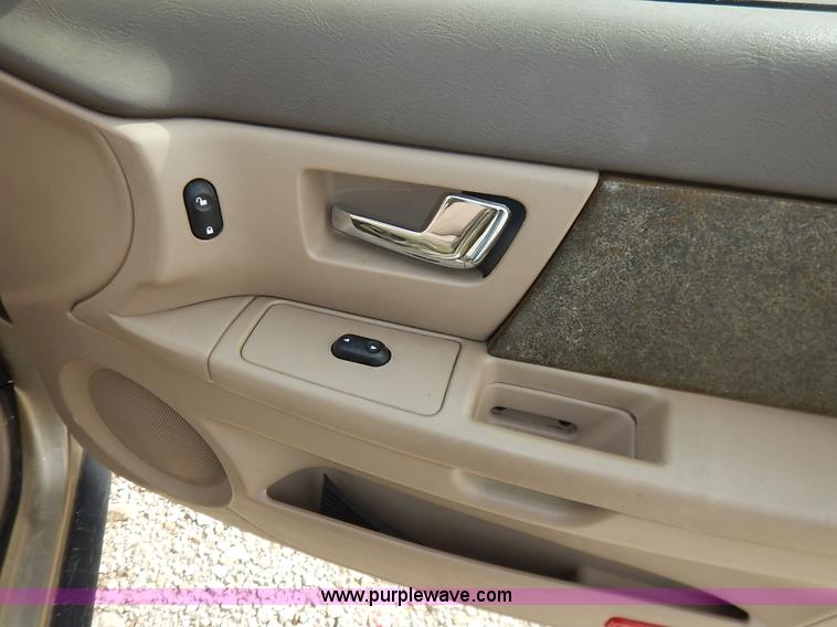 image for item J3871 2001 Ford Taurus LX