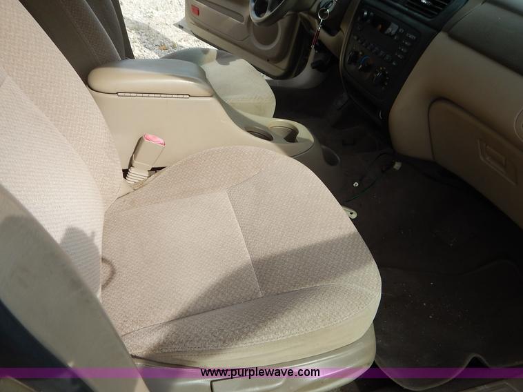 image for item J3871 2001 Ford Taurus LX