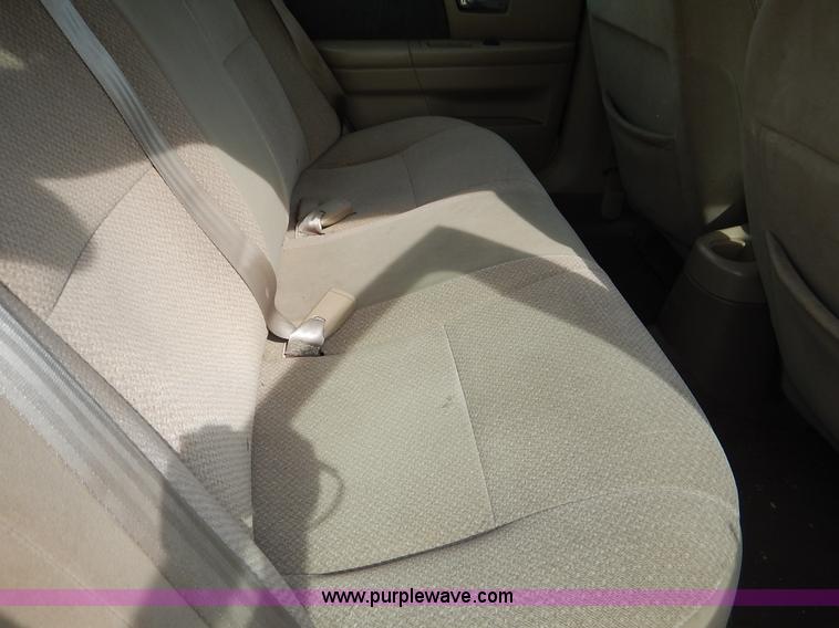 image for item J3871 2001 Ford Taurus LX