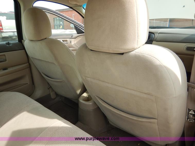 image for item J3871 2001 Ford Taurus LX