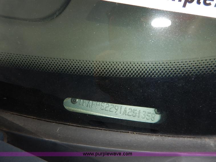 image for item J3871 2001 Ford Taurus LX