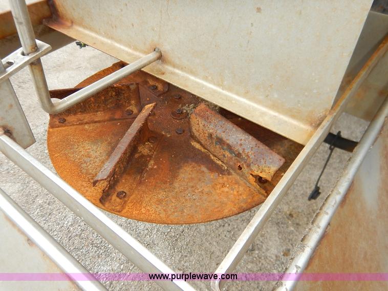 image for item J3881 1996 Swenson EV100 spreader