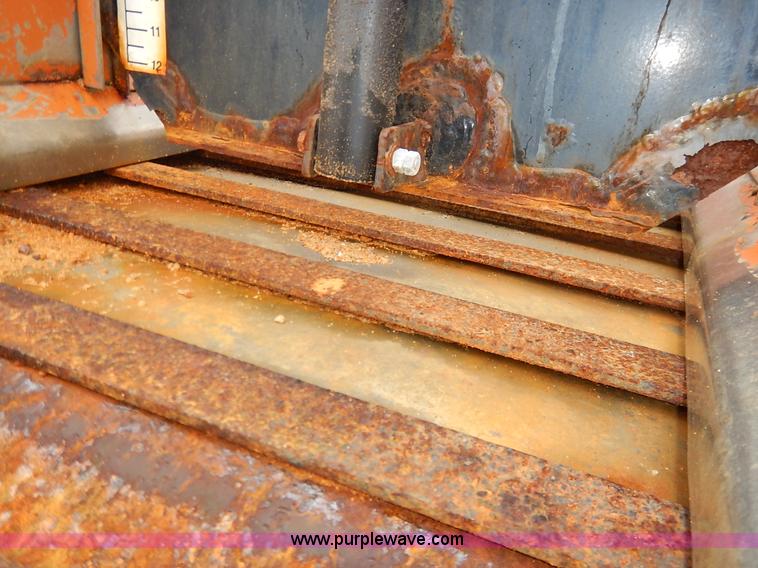 image for item J3881 1996 Swenson EV100 spreader