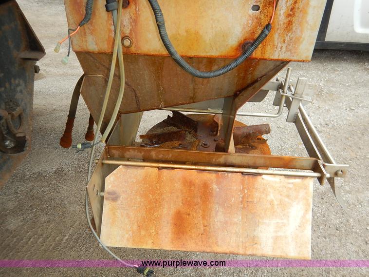 image for item J3881 1996 Swenson EV100 spreader