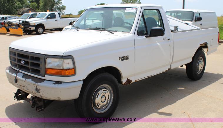 image for item J5990 1995 Ford F250 HD XL pickup truck