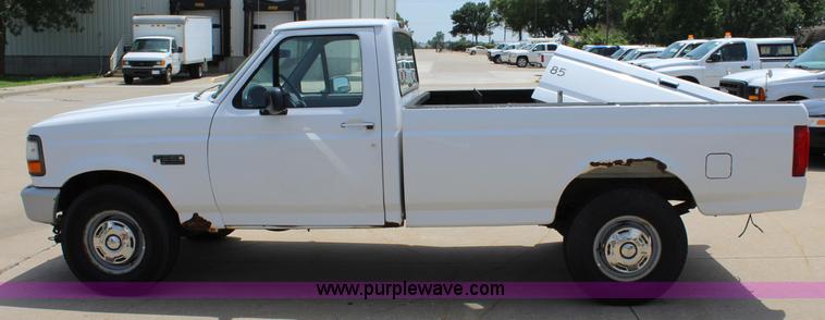 image for item J5990 1995 Ford F250 HD XL pickup truck