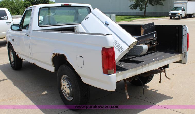 image for item J5990 1995 Ford F250 HD XL pickup truck