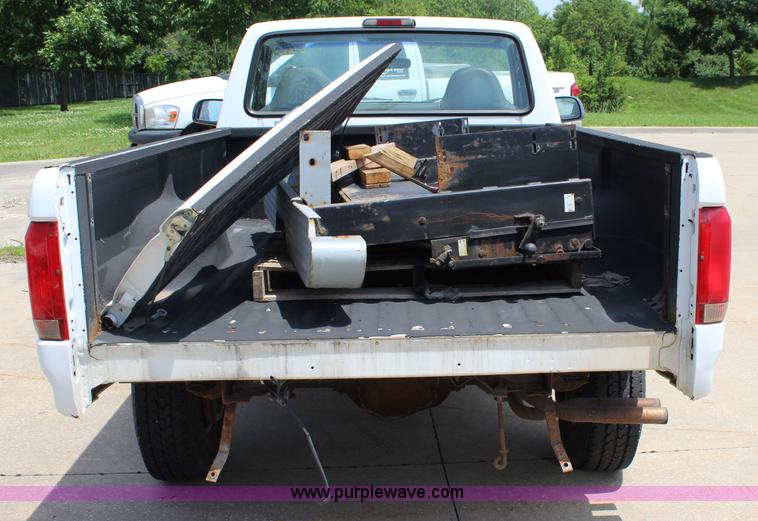 image for item J5990 1995 Ford F250 HD XL pickup truck