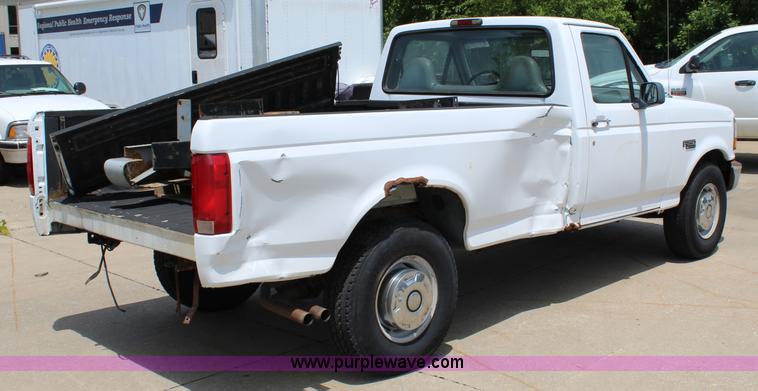 image for item J5990 1995 Ford F250 HD XL pickup truck