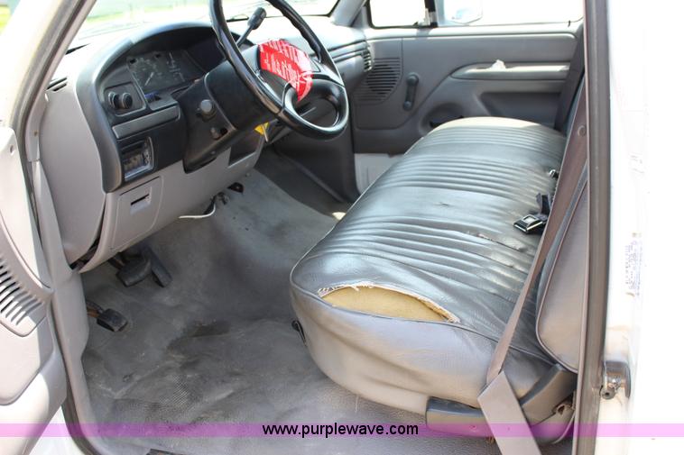 image for item J5990 1995 Ford F250 HD XL pickup truck