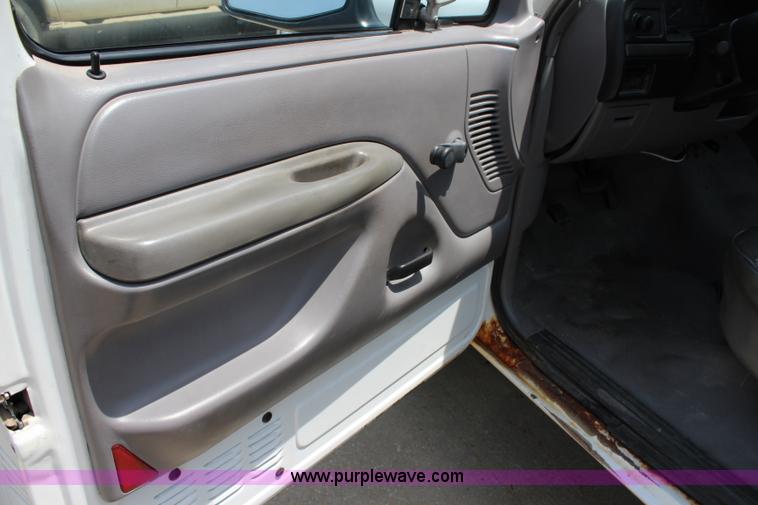 image for item J5990 1995 Ford F250 HD XL pickup truck