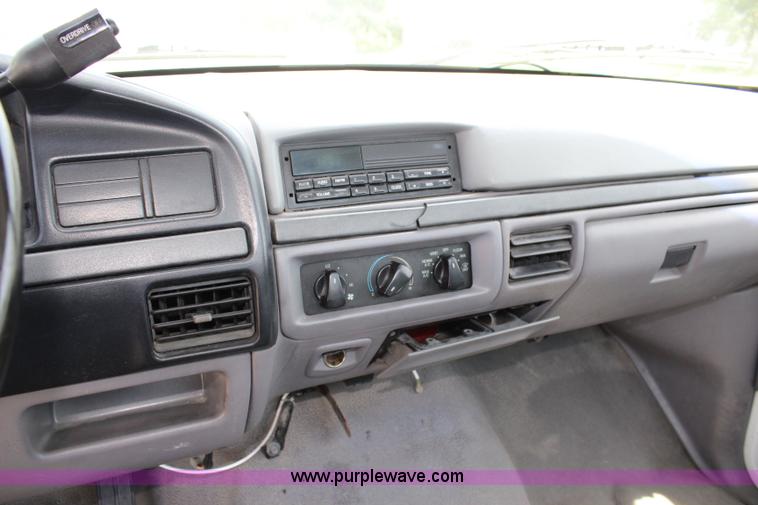 image for item J5990 1995 Ford F250 HD XL pickup truck