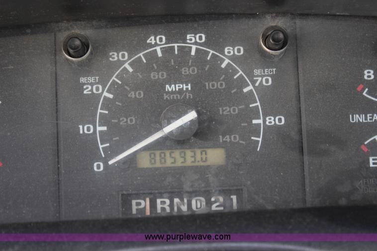 image for item J5990 1995 Ford F250 HD XL pickup truck