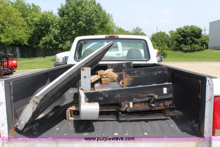 image for item J5990 1995 Ford F250 HD XL pickup truck