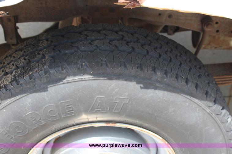 image for item J5990 1995 Ford F250 HD XL pickup truck