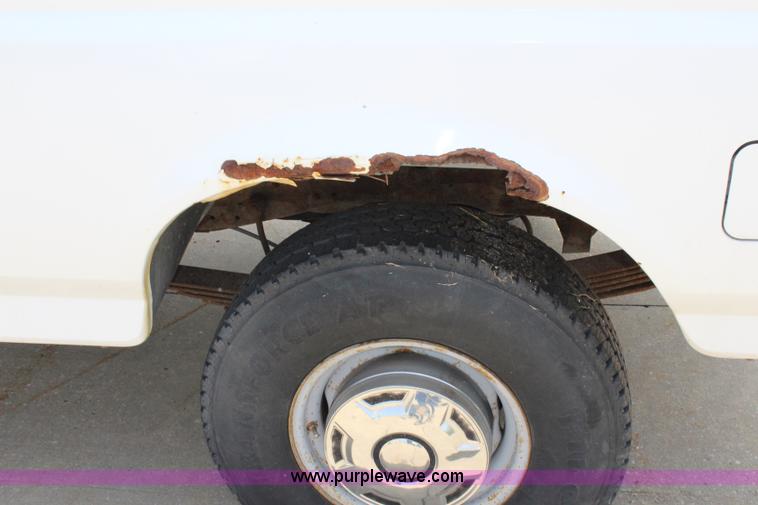 image for item J5990 1995 Ford F250 HD XL pickup truck