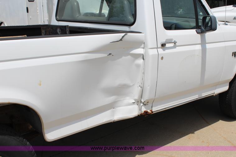 image for item J5990 1995 Ford F250 HD XL pickup truck