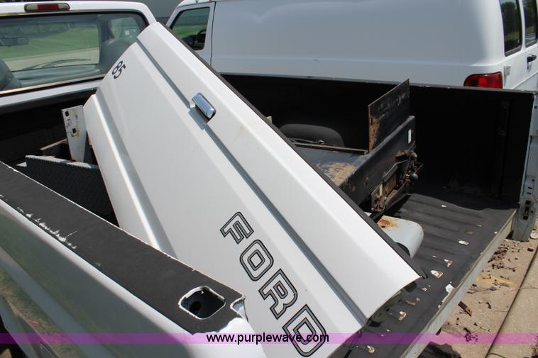 image for item J5990 1995 Ford F250 HD XL pickup truck