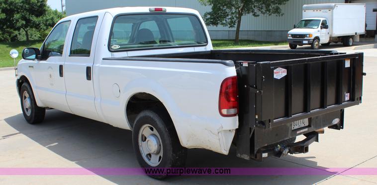 image for item J5992 2005 Ford F250 Super Duty Crew Cab pickup truck