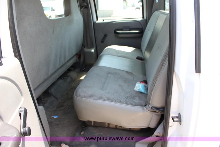 image for item J5992 2005 Ford F250 Super Duty Crew Cab pickup truck