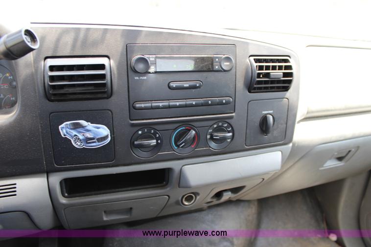 image for item J5992 2005 Ford F250 Super Duty Crew Cab pickup truck