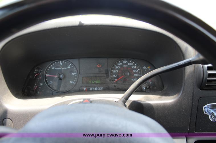 image for item J5992 2005 Ford F250 Super Duty Crew Cab pickup truck