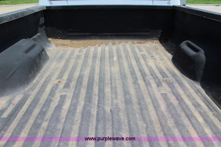 image for item J5992 2005 Ford F250 Super Duty Crew Cab pickup truck