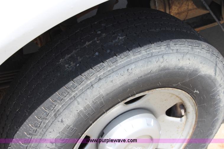 image for item J5992 2005 Ford F250 Super Duty Crew Cab pickup truck