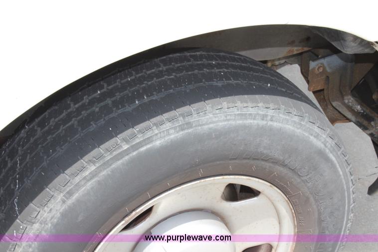 image for item J5992 2005 Ford F250 Super Duty Crew Cab pickup truck