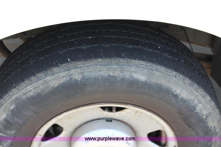 image for item J5992 2005 Ford F250 Super Duty Crew Cab pickup truck