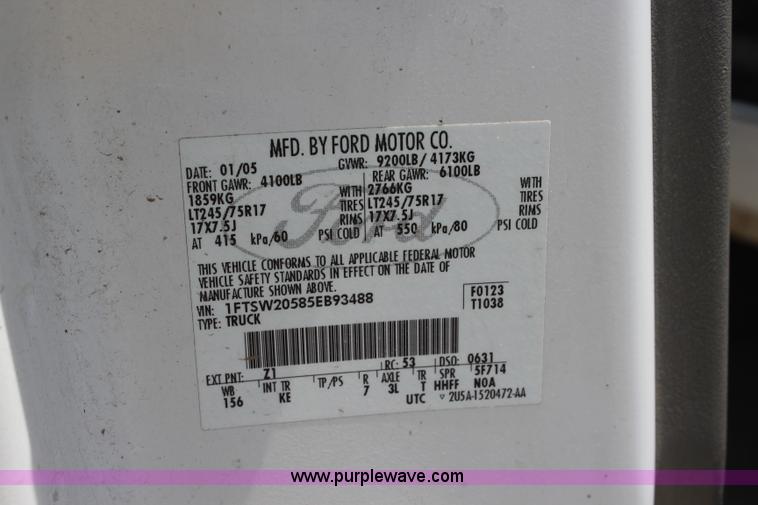 image for item J5992 2005 Ford F250 Super Duty Crew Cab pickup truck