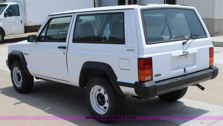 image for item J5995 1995 Jeep Cherokee SE SUV