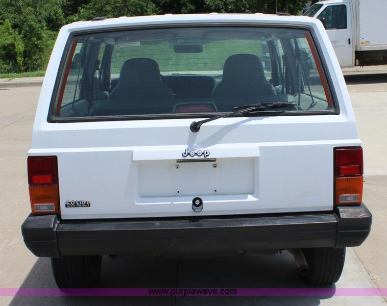 image for item J5995 1995 Jeep Cherokee SE SUV