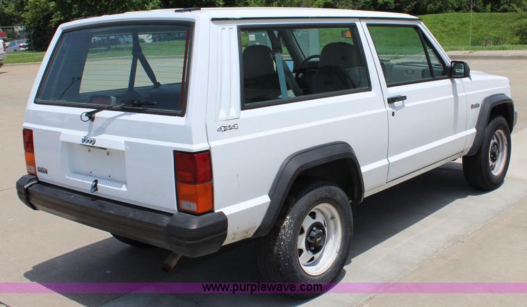 image for item J5995 1995 Jeep Cherokee SE SUV